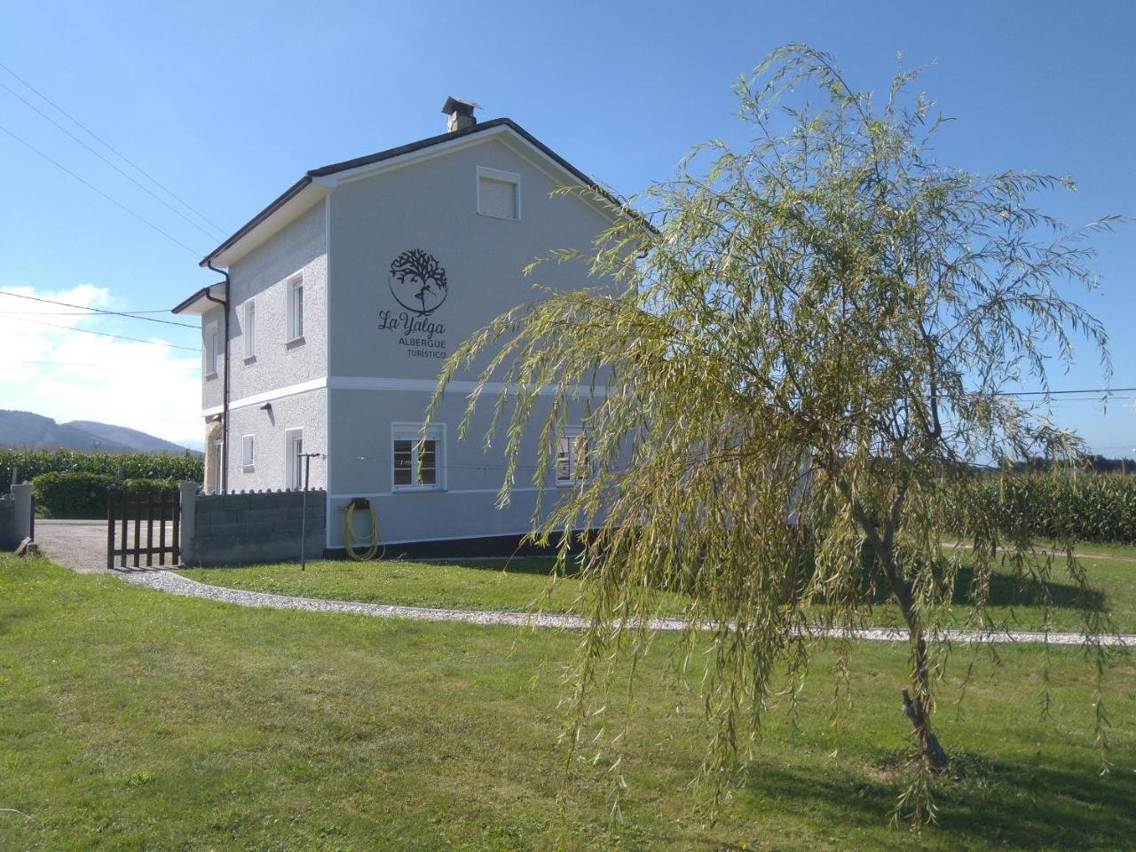 Albergue "La Yalga" Queruas Bagian luar foto